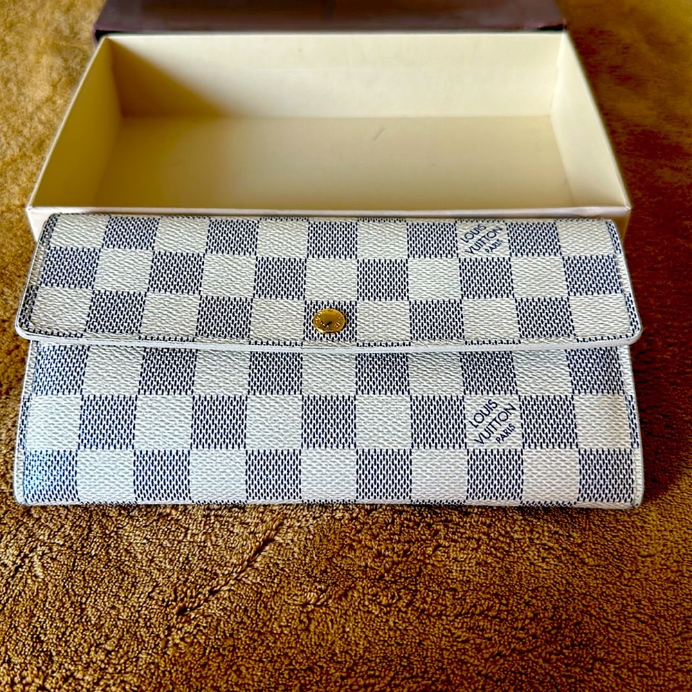 Authentic LOUIS VUITTON Damier Azur Sarah Wallet